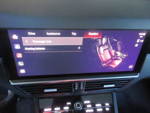 Used 2023 Porsche Cayenne image 27