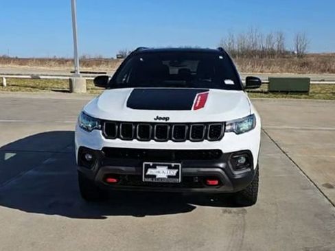 Used 2024 Jeep Compass Trailhawk AWD/4WD image 3