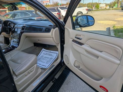 Used 2011 Cadillac Escalade Premium AWD/4WD image 38