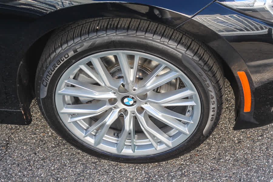 Used 2023 BMW 330i Sedan w/ Convenience Package RWD image 10