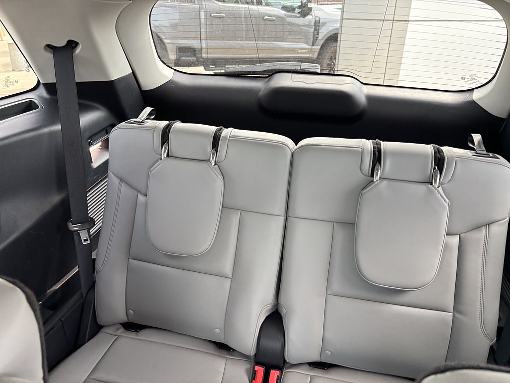 Used 2025 Ford Explorer Active w/ Active Comfort Package AWD/4WD image 16
