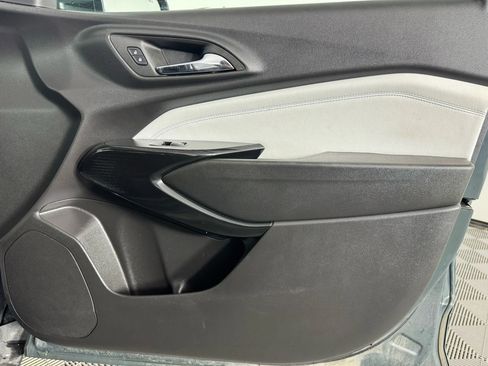 Used 2025 Chevrolet Trax LT w/ Driver Confidence Package image 39