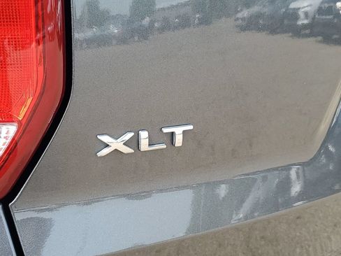 Used 2017 Ford Explorer XLT w/ Equipment Group 202A AWD/4WD image 40