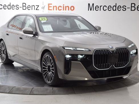 Used 2025 BMW 760i xDrive 760i xDrive w/ Executive Package image 8
