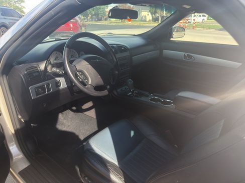 Used 2005 Ford Thunderbird RWD image 4