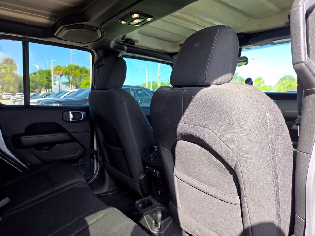 Used 2019 Jeep Wrangler Unlimited Sahara AWD/4WD image 17