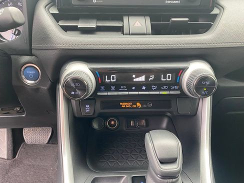 Used 2022 Toyota RAV4 XLE w/ Convenience Package AWD/4WD image 17
