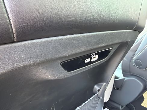 Used 2023 Chrysler Pacifica Touring-L FWD image 13
