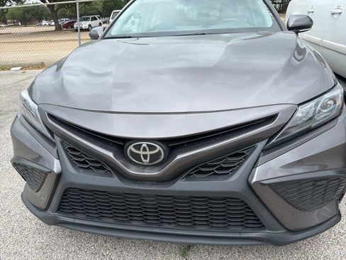 Used 2023 Toyota Camry SE image 2