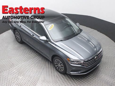 Used 2020 Volkswagen Jetta SE FWD image 3