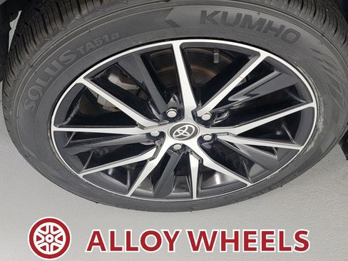 Used 2023 Toyota Camry SE image 11