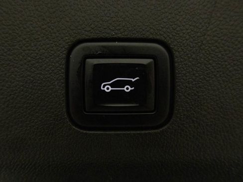 Used 2022 Chevrolet Suburban Z71 w/ Z71 Off-Road Package image 36