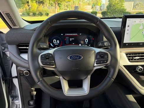Used 2026 Ford Explorer Active RWD image 15