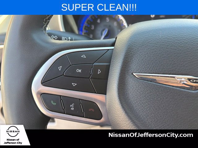 Used 2024 Chrysler Pacifica Touring-L FWD image 31