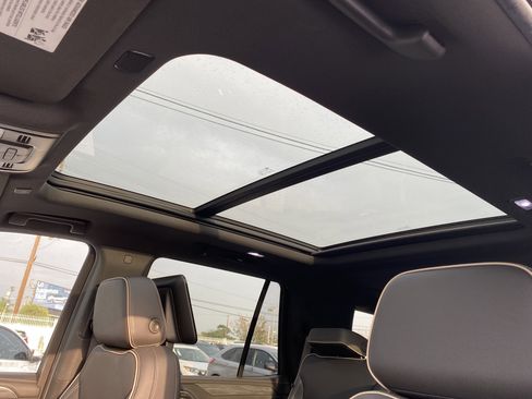 Used 2021 GMC Yukon SLT w/ SLT Luxury Plus Package image 30