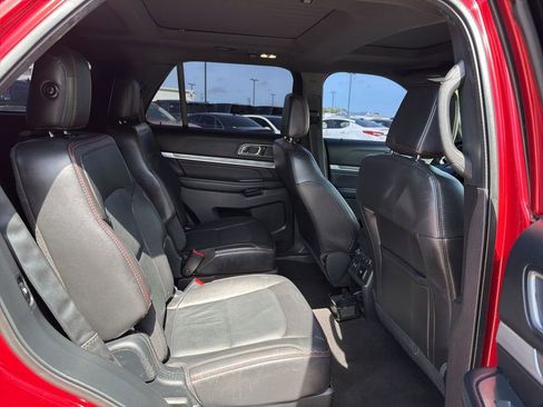 Used 2018 Ford Explorer Sport w/ Equipment Group 401A AWD/4WD image 31