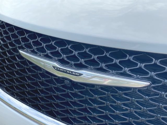 Used 2024 Chrysler Pacifica Limited FWD image 29