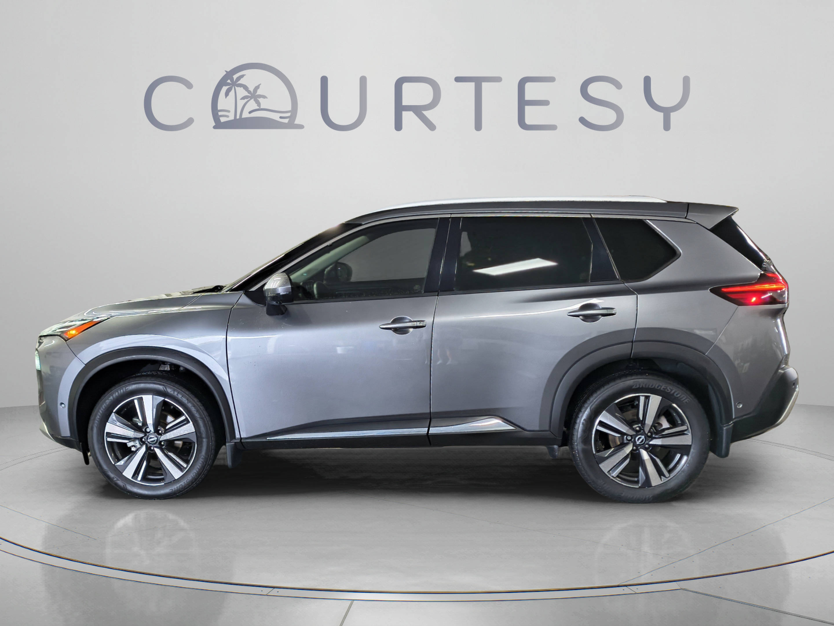 Certified 2023 Nissan Rogue Platinum w/ Platinum Premium Package FWD image 2