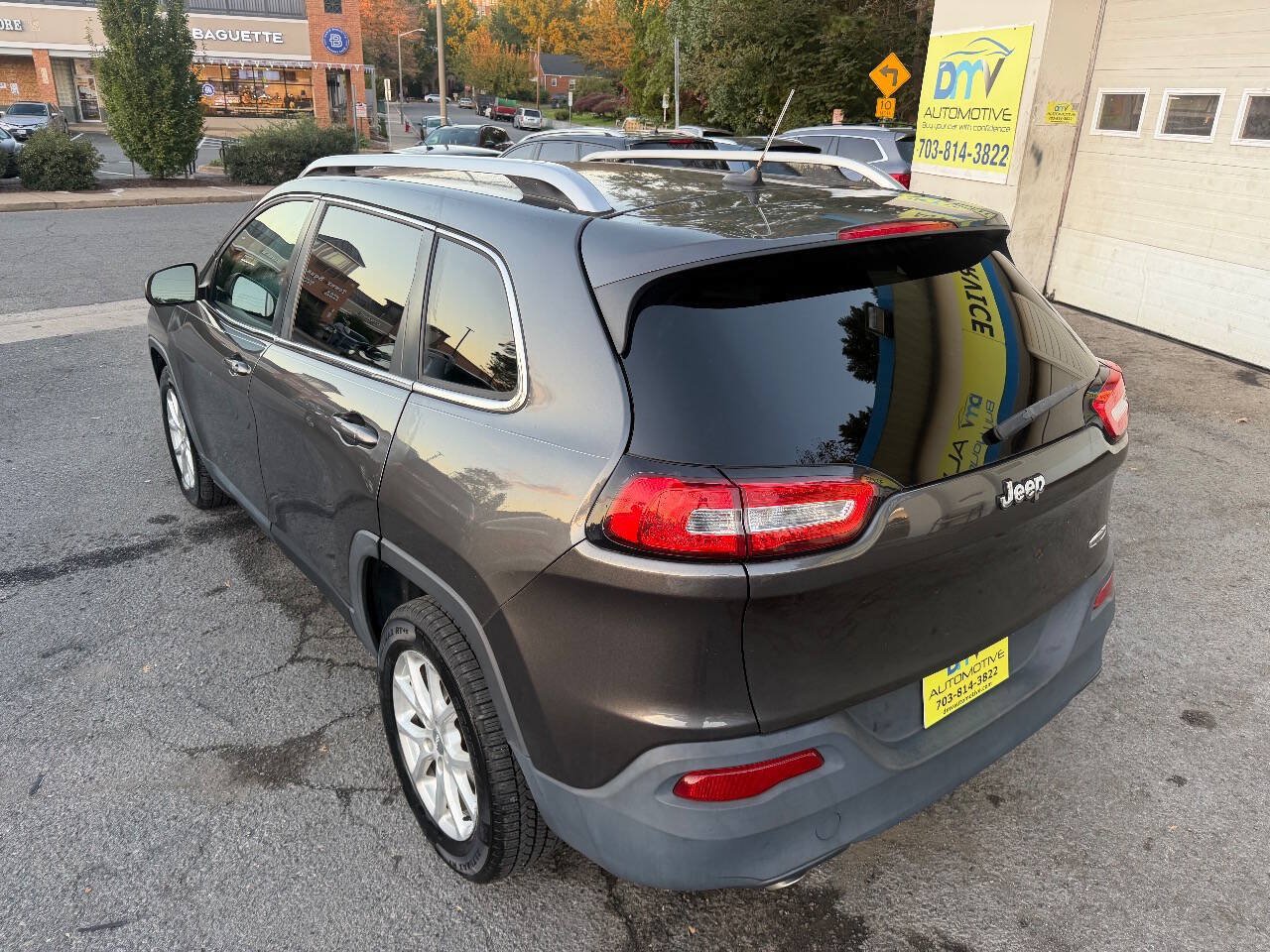 Used 2014 Jeep Cherokee Latitude w/ Cold Weather Group FWD image 5