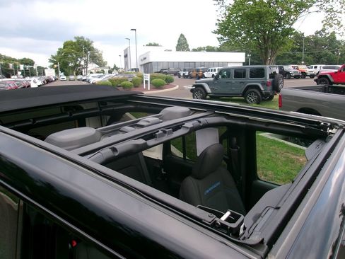 Used 2023 Jeep Wrangler Unlimited Rubicon 4xe AWD/4WD image 21