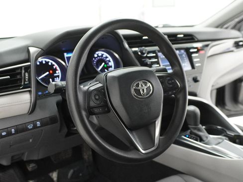Used 2020 Toyota Camry LE image 14