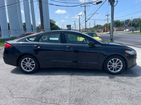 Used 2020 Ford Fusion SE image 3