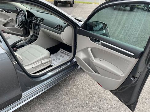 Used 2018 Volkswagen Passat 2.0T R-Line image 25