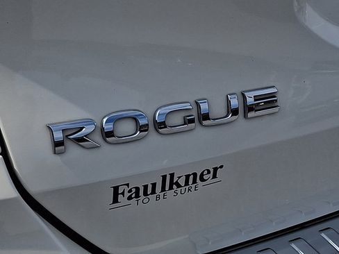 Used 2020 Nissan Rogue SV w/ Premium Package image 30