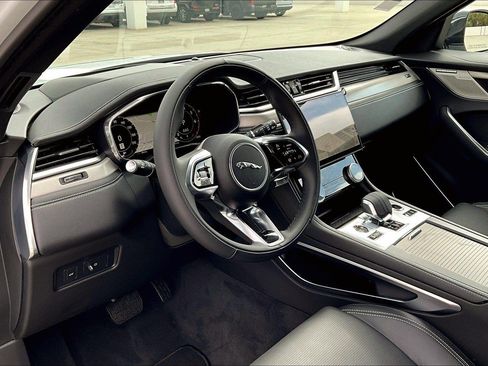 New 2026 Jaguar F-PACE R-Dynamic S image 4