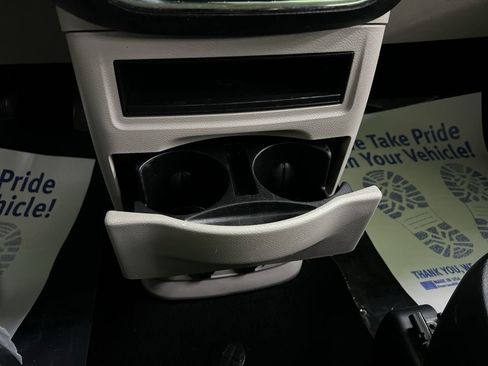 Used 2019 Dodge Grand Caravan SE FWD image 24
