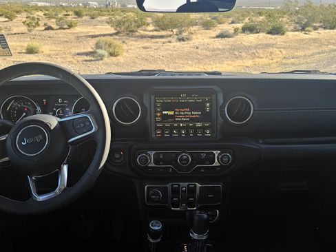 Used 2023 Jeep Wrangler Unlimited Sahara AWD/4WD image 8