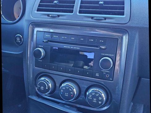 Used 2013 Dodge Challenger SXT image 22