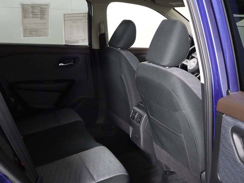 Used 2023 Nissan Rogue SV image 25