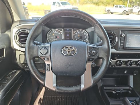 Used 2017 Toyota Tacoma SR5 w/ Tow Package AWD/4WD image 20