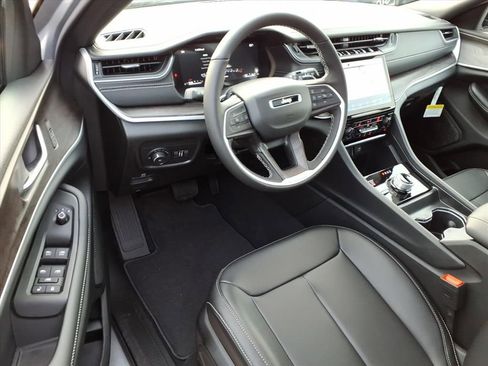 New 2025 Jeep Grand Cherokee Limited image 15