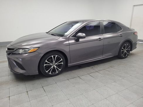 Used 2019 Toyota Camry SE FWD image 2