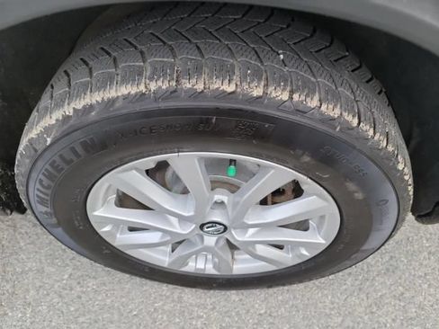 Used 2017 Nissan Rogue SV AWD/4WD image 29