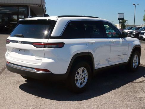 Used 2024 Jeep Grand Cherokee Laredo AWD/4WD image 7