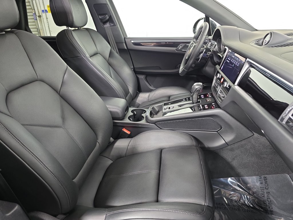 Certified 2026 Porsche Macan AWD/4WD image 27