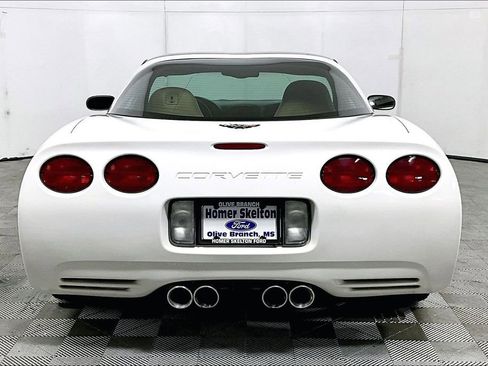 Used 2002 Chevrolet Corvette Coupe w/ Preferred Equipment Group2 image 4