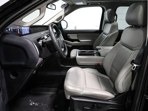 Certified 2025 Ford Expedition Active image 23