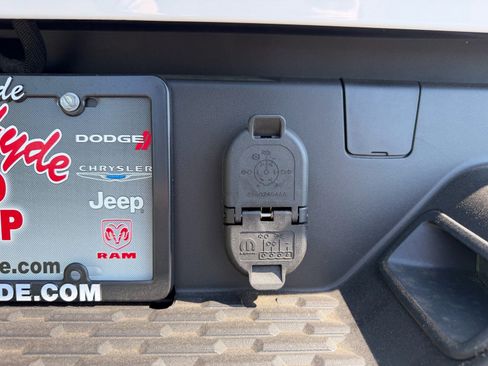 New 2026 RAM 1500 Laramie w/ Trailer Tow Group AWD/4WD image 16