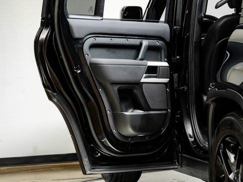 Used 2023 Land Rover Defender 110 SE image 47