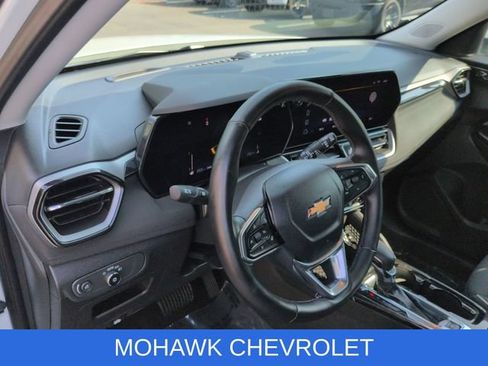 Certified 2025 Chevrolet TrailBlazer LT w/ Convenience Package AWD/4WD image 10