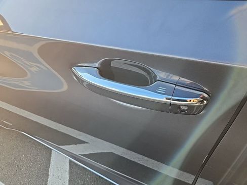 Used 2018 Honda Accord Touring image 10