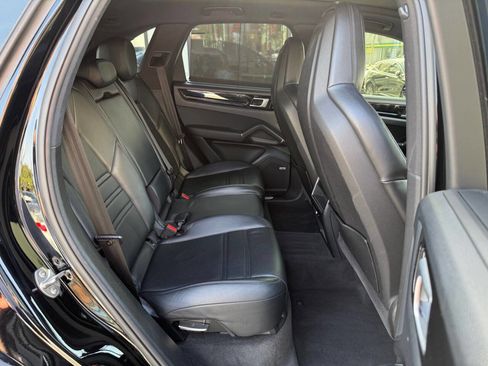 Used 2019 Porsche Cayenne image 29