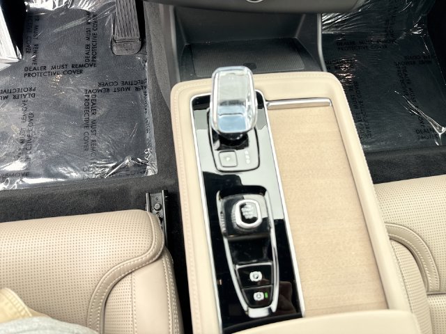 Certified 2025 Volvo XC90 B6 Ultra AWD/4WD image 26