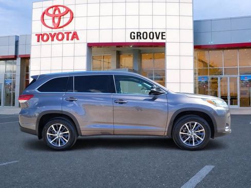 Used 2018 Toyota Highlander XLE AWD/4WD image 6