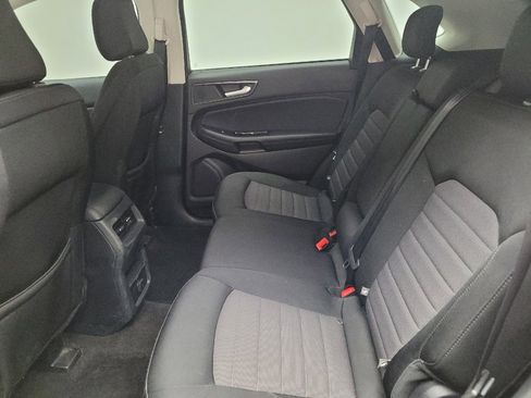 Used 2020 Ford Edge SE image 18
