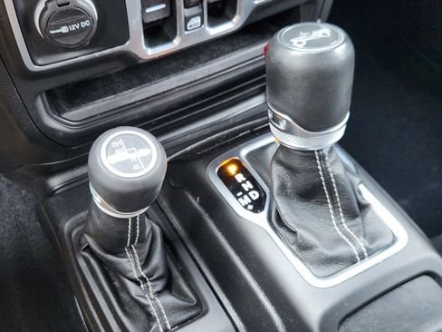 Used 2018 Jeep Wrangler Unlimited Sahara w/ Dual Top Group image 38